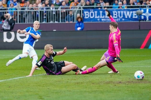 Đội nhà thắng đậm, Manuel Neuer vẫn không hài lòng