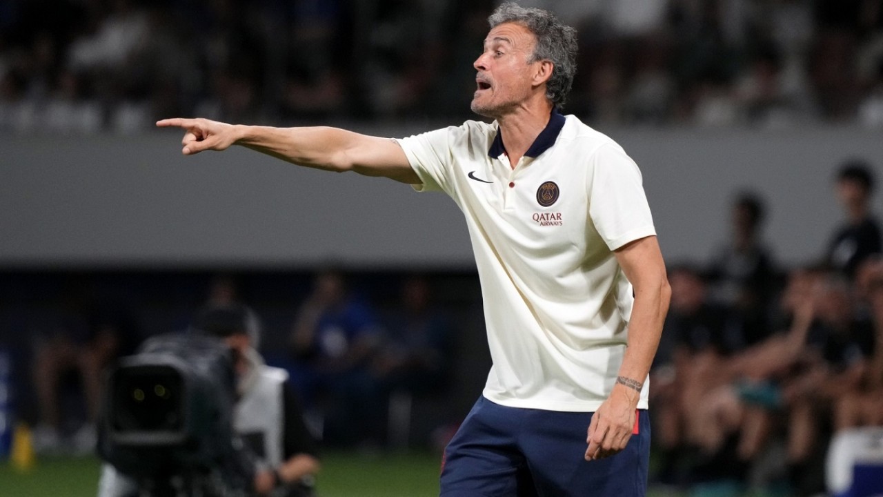 Enrique giúp PSG bản lĩnh hơn trước những cơn bão