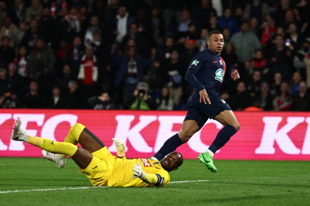 Huấn luyện viên Rennes ngả mũ trước Kylian Mbappe